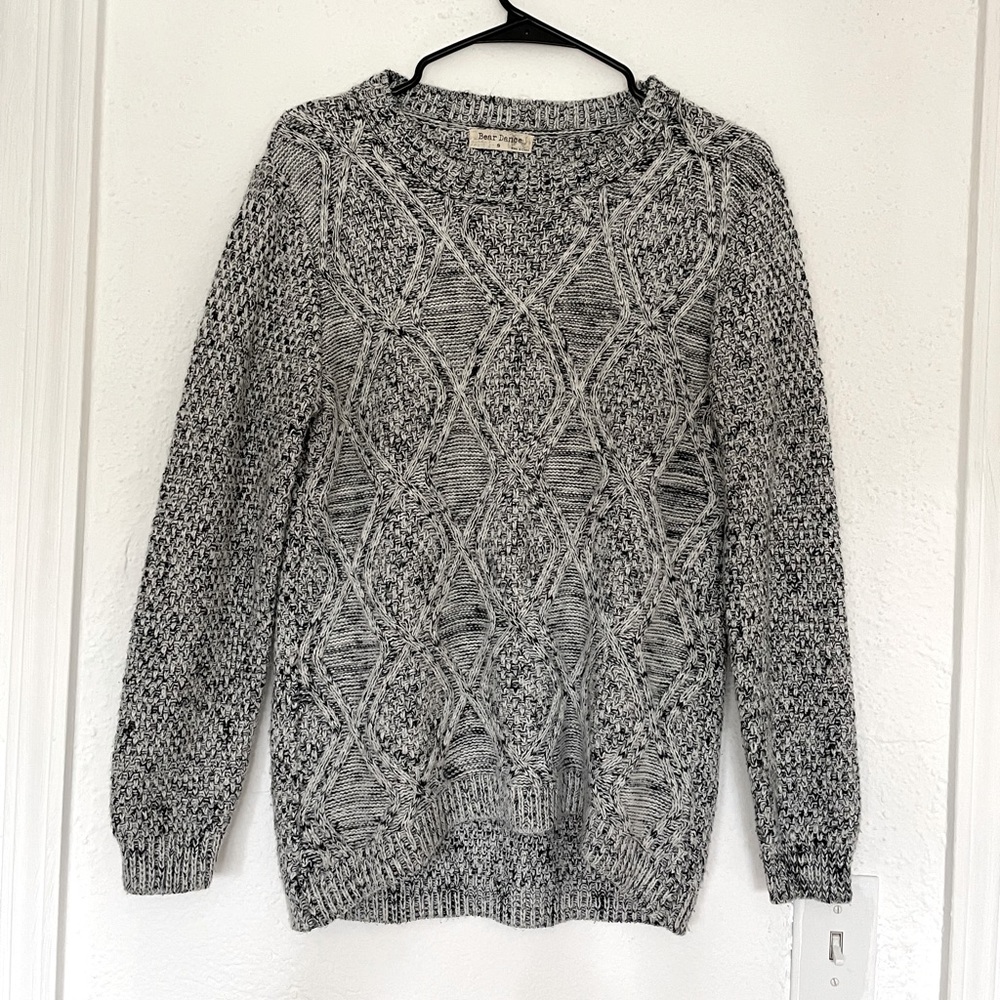 Bear dance fisherman’s sweater size small